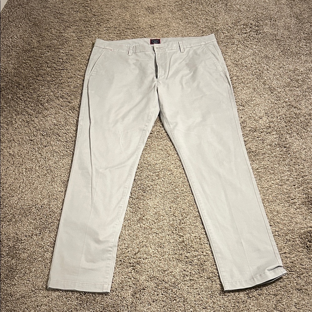 UNTUCKit Men's Soft Gray Chinos